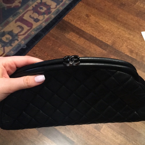 CHANEL LEATHER QUILTED CLUTCH - Picture 2 of 5